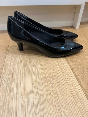 Rui’s 37 Classic Black Patent Pointed-Toe Kitten Heels - Women